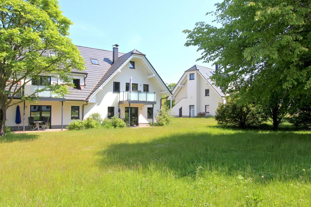 Strandnahe Fewo Rex Rugia: Terrasse und Erlebnisbad-Zugang Lobbe Exterior photo