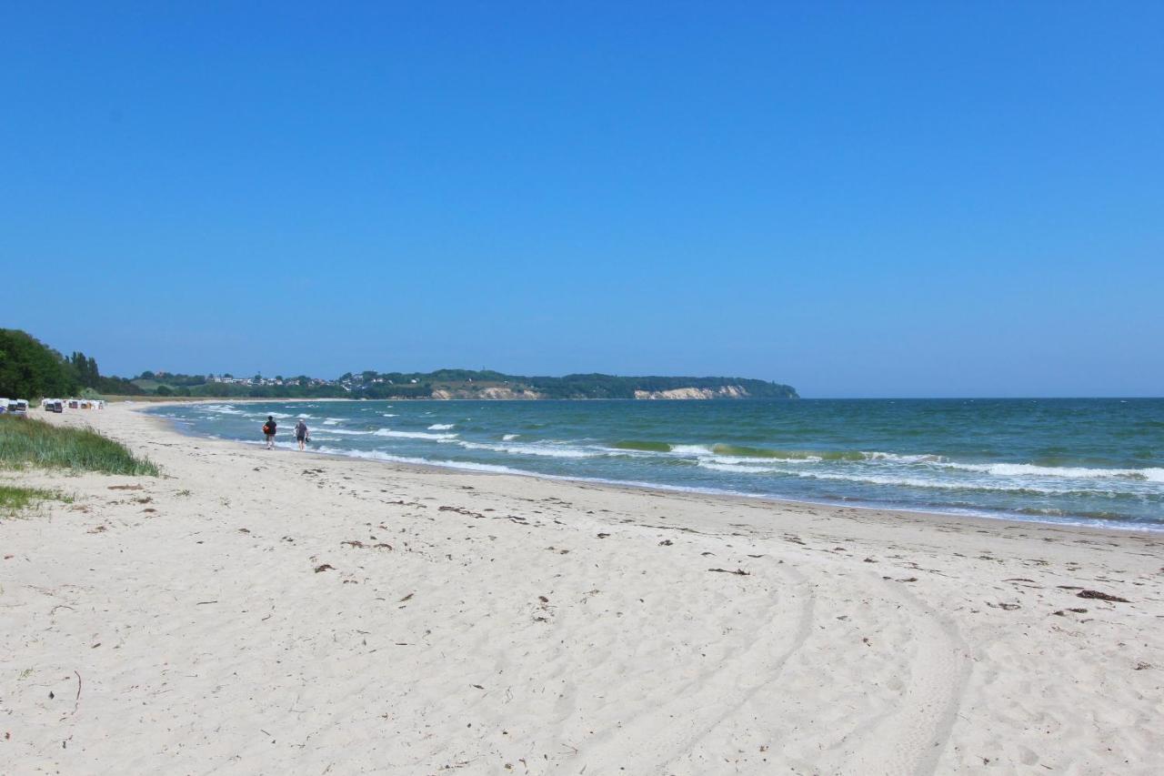 Strandnahe Fewo Rex Rugia: Terrasse und Erlebnisbad-Zugang Lobbe Exterior photo